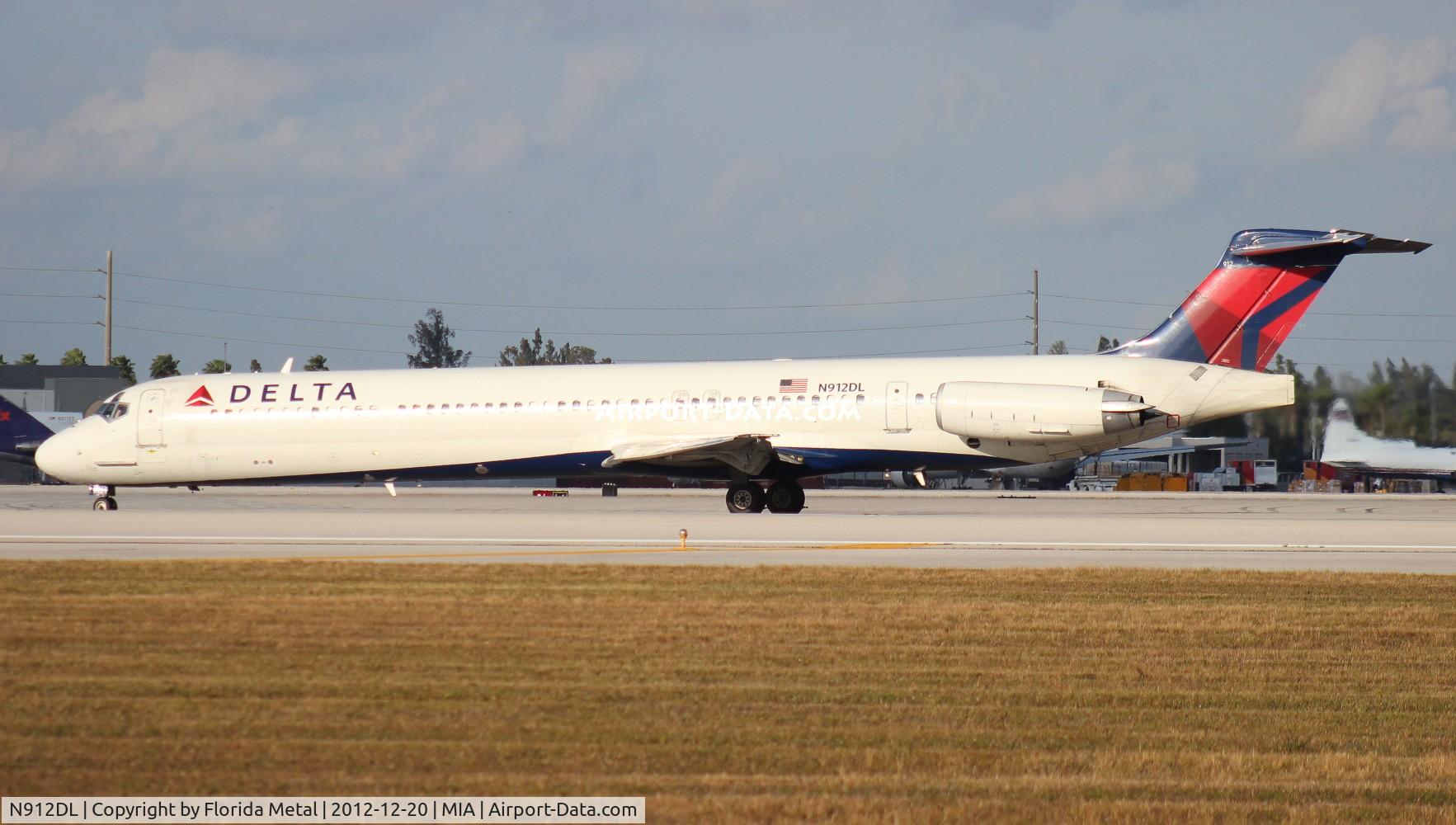 N912DL, 1987 McDonnell Douglas MD-88 C/N 49543, Delta MD-88