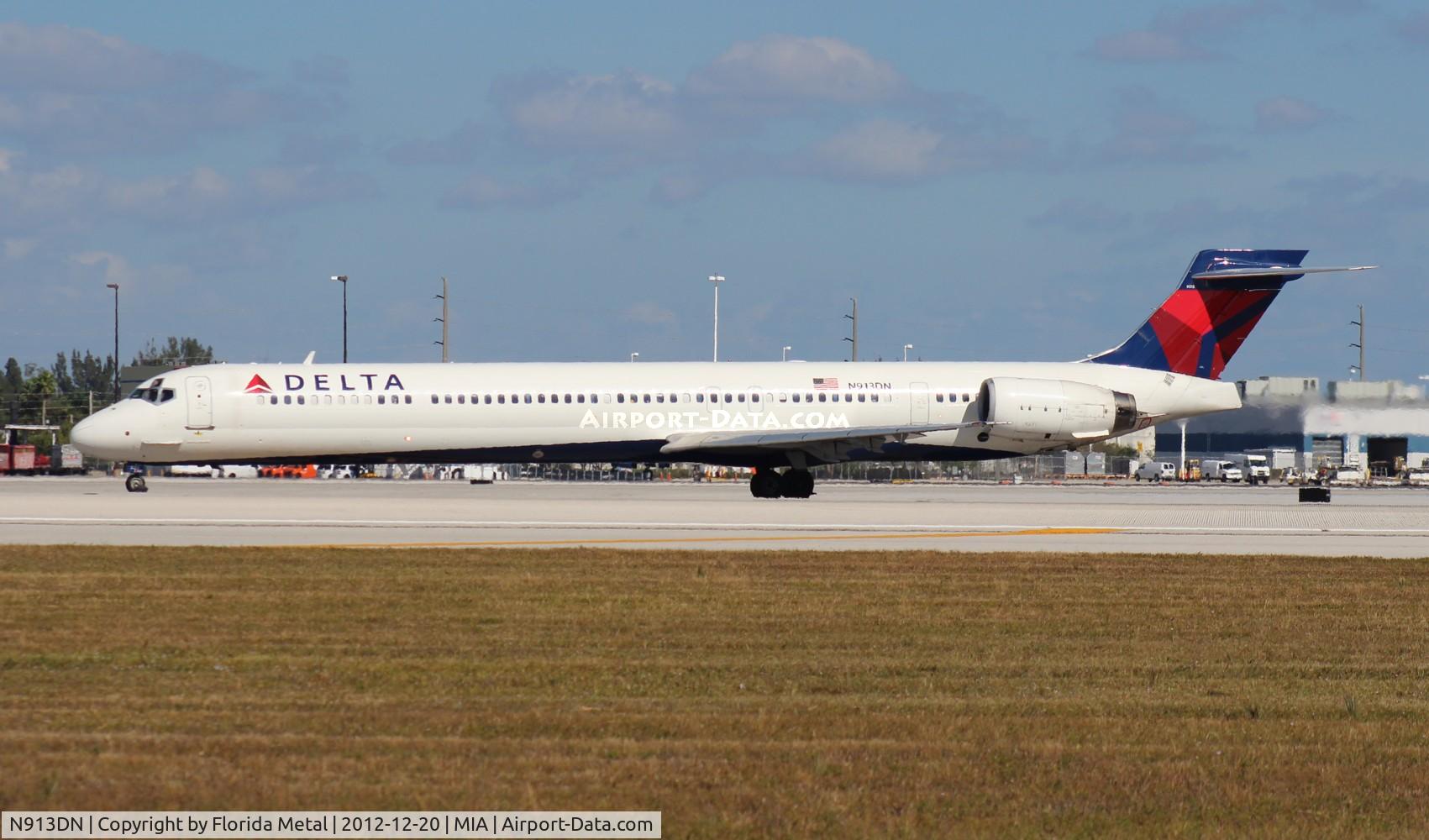 N913DN, 1996 McDonnell Douglas MD-90-30 C/N 53393, Delta MD-90