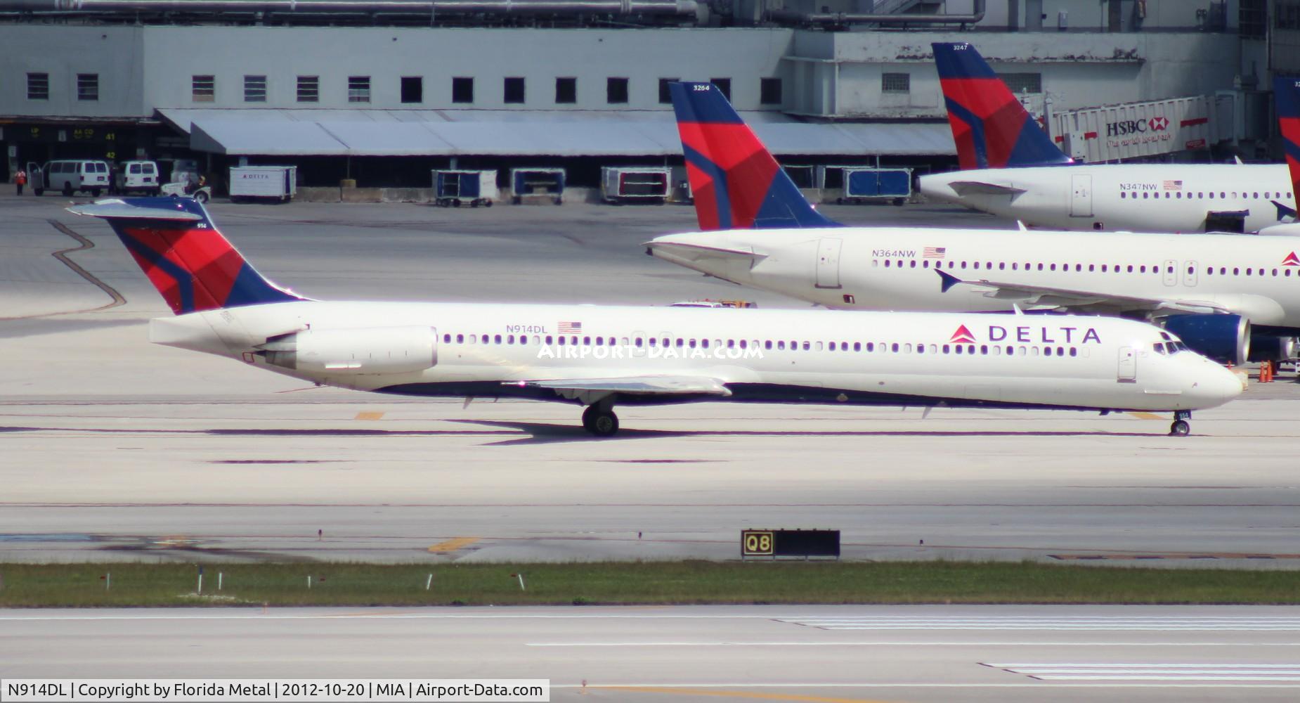 N914DL, 1988 McDonnell Douglas MD-88 C/N 49545, Delta MD-88