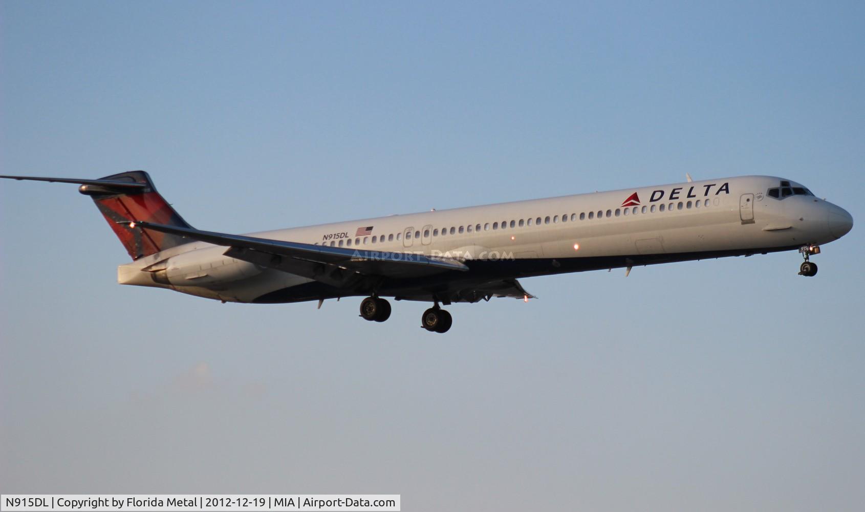 N915DL, 1988 McDonnell Douglas MD-88 C/N 49546, Delta MD-88