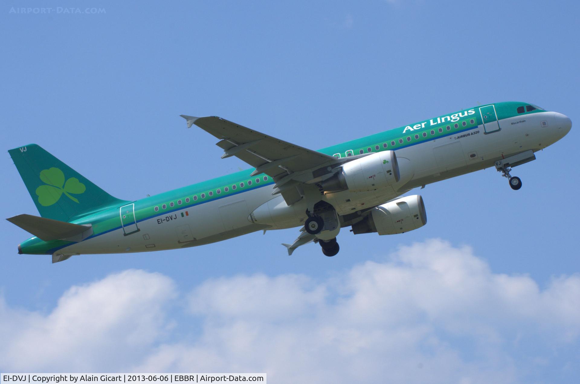 EI-DVJ, 2009 Airbus A320-214 C/N 3857, Take-off