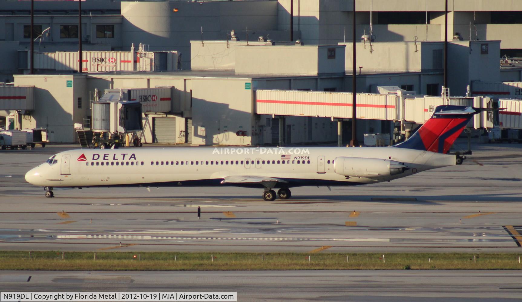 N919DL, 1988 McDonnell Douglas MD-88 C/N 49584, Delta MD-88