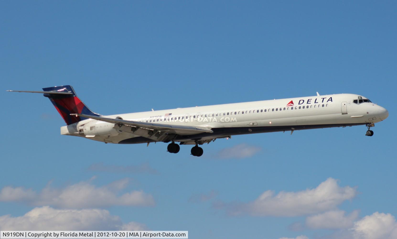 N919DN, 1997 McDonnell Douglas MD-90-30 C/N 53576, Delta MD-90