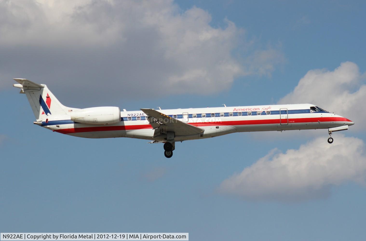 N922AE, 2005 Embraer ERJ-145LR (EMB-145LR) C/N 14500906, Eagle E145