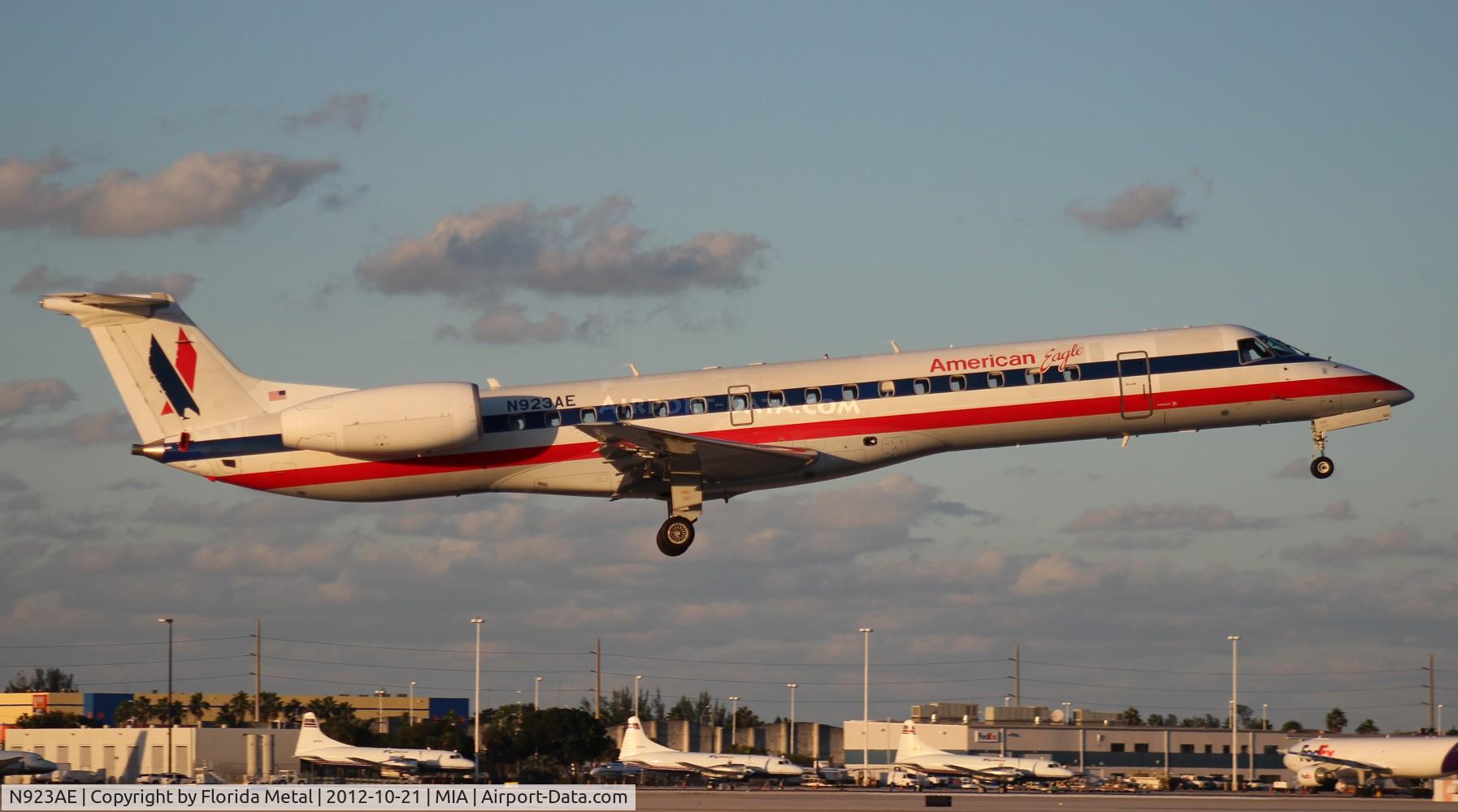 N923AE, 2005 Embraer ERJ-145LR (EMB-145LR) C/N 14500907, Eagle E145