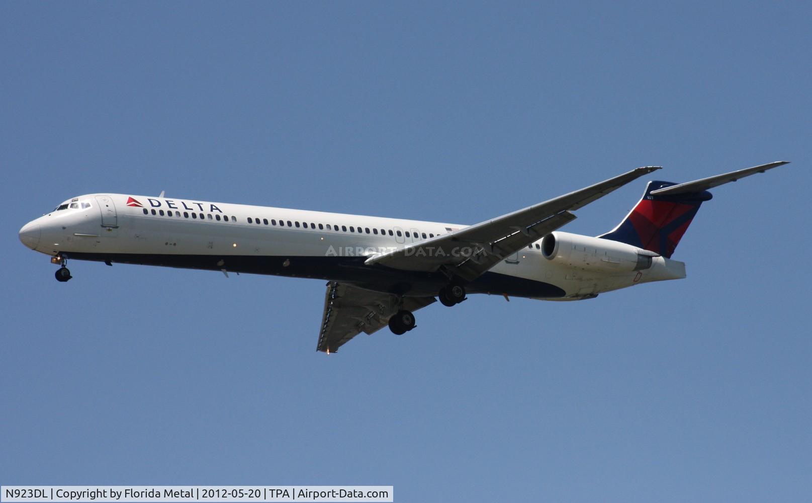 N923DL, 1988 McDonnell Douglas MD-88 C/N 49705, Delta MD-88