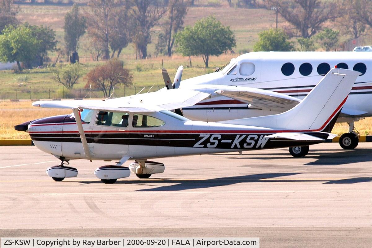 ZS-KSW, 1981 Cessna 182R Skylane C/N 18267791, Cessna 182R Skylane [182-67791] Lanseria~ZS 20/09/2006