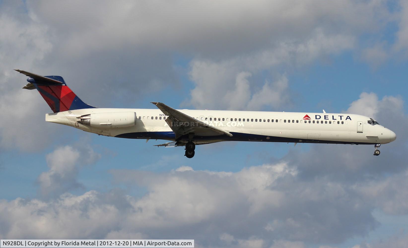 N928DL, 1988 McDonnell Douglas MD-88 C/N 49715, Delta MD-88