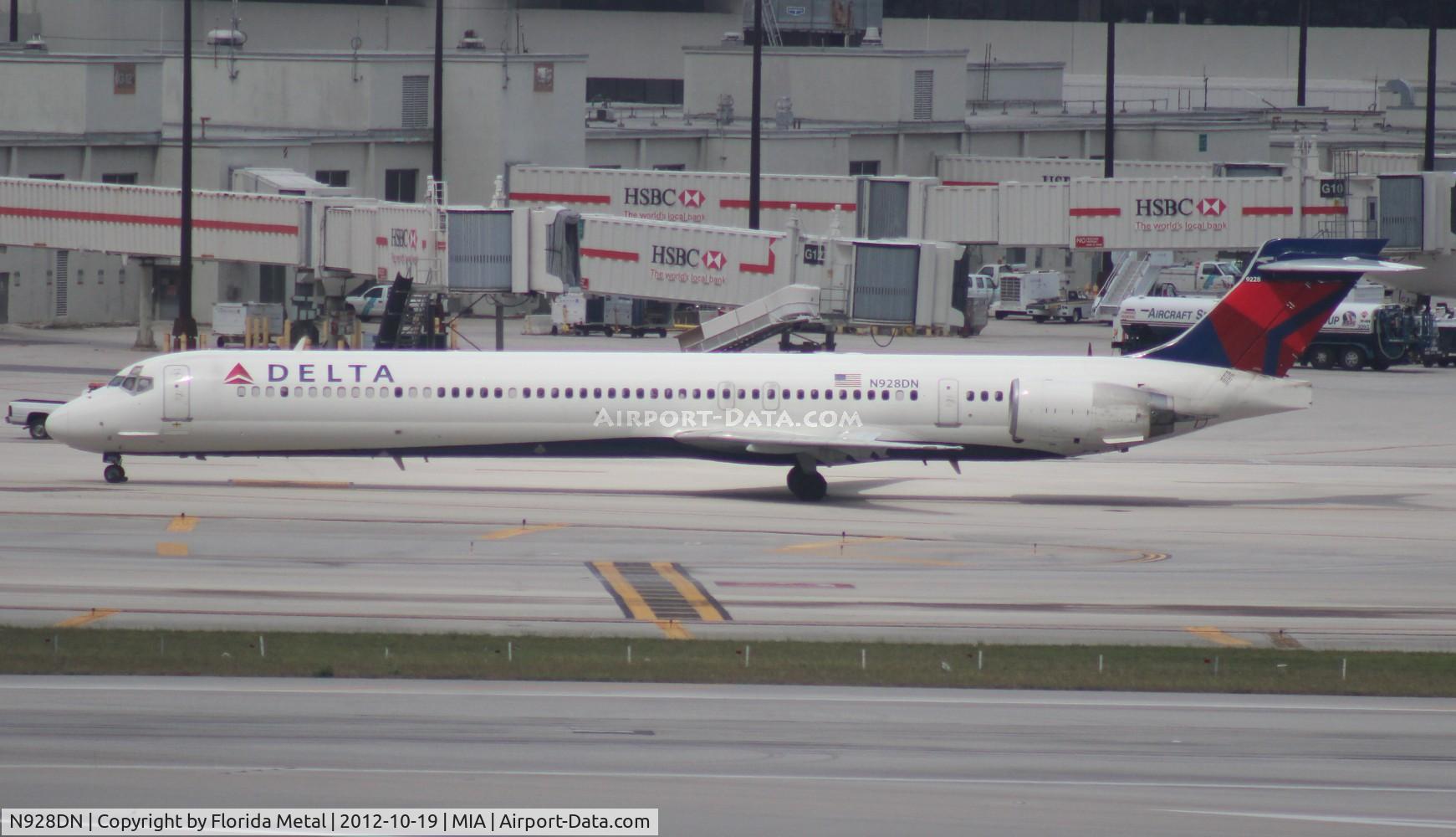 N928DN, 1999 McDonnell Douglas MD-90-30 C/N 53590, Delta MD-90