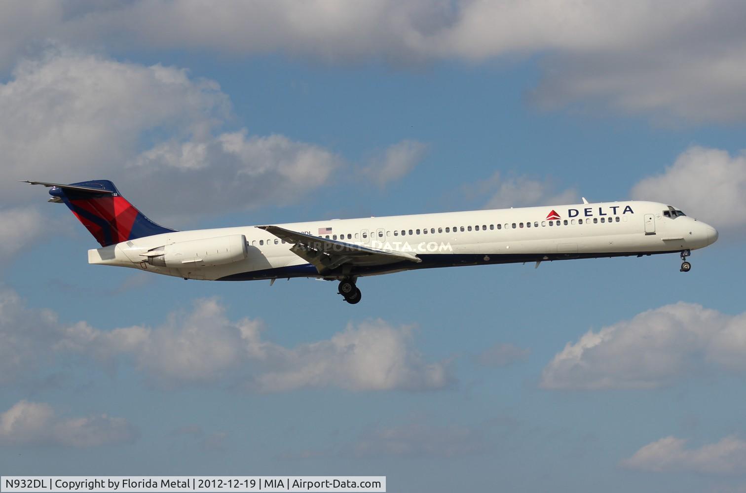 N932DL, 1989 McDonnell Douglas MD-88 C/N 49719, Delta MD-88