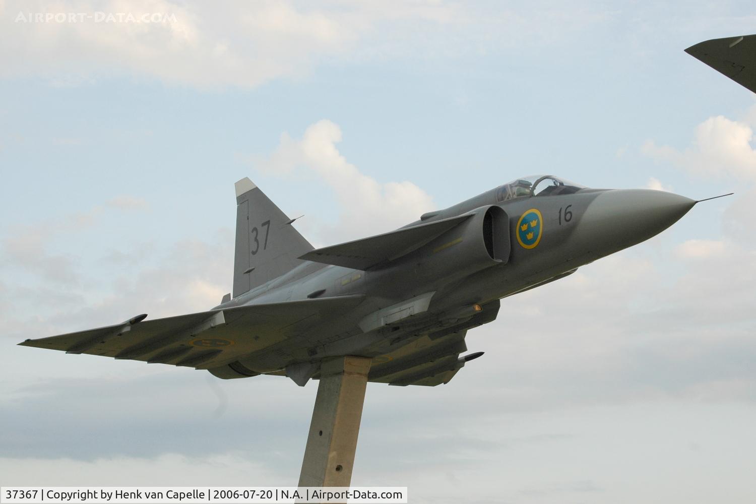 37367, Saab JA 37 Viggen C/N 37367, This Saab JA37 Viggen fighter has been preserved on a pole along the E4 motorway outside Linköping (Tallboda), Sweden.