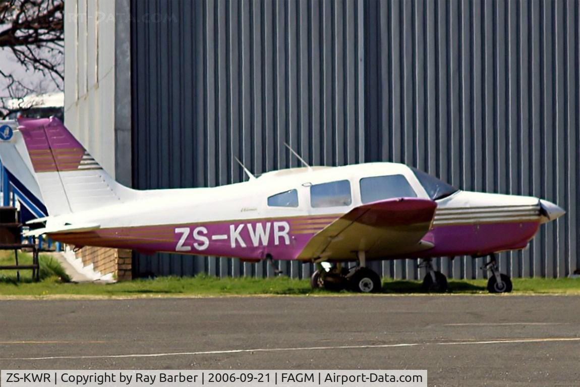 ZS-KWR, Piper PA-28-161 Warrior II C/N 28-8116164, ZS-KWR   Piper PA-28-161 Warrior II [28-8116164] Johannesburg-Rand~ZS 21/09/2006