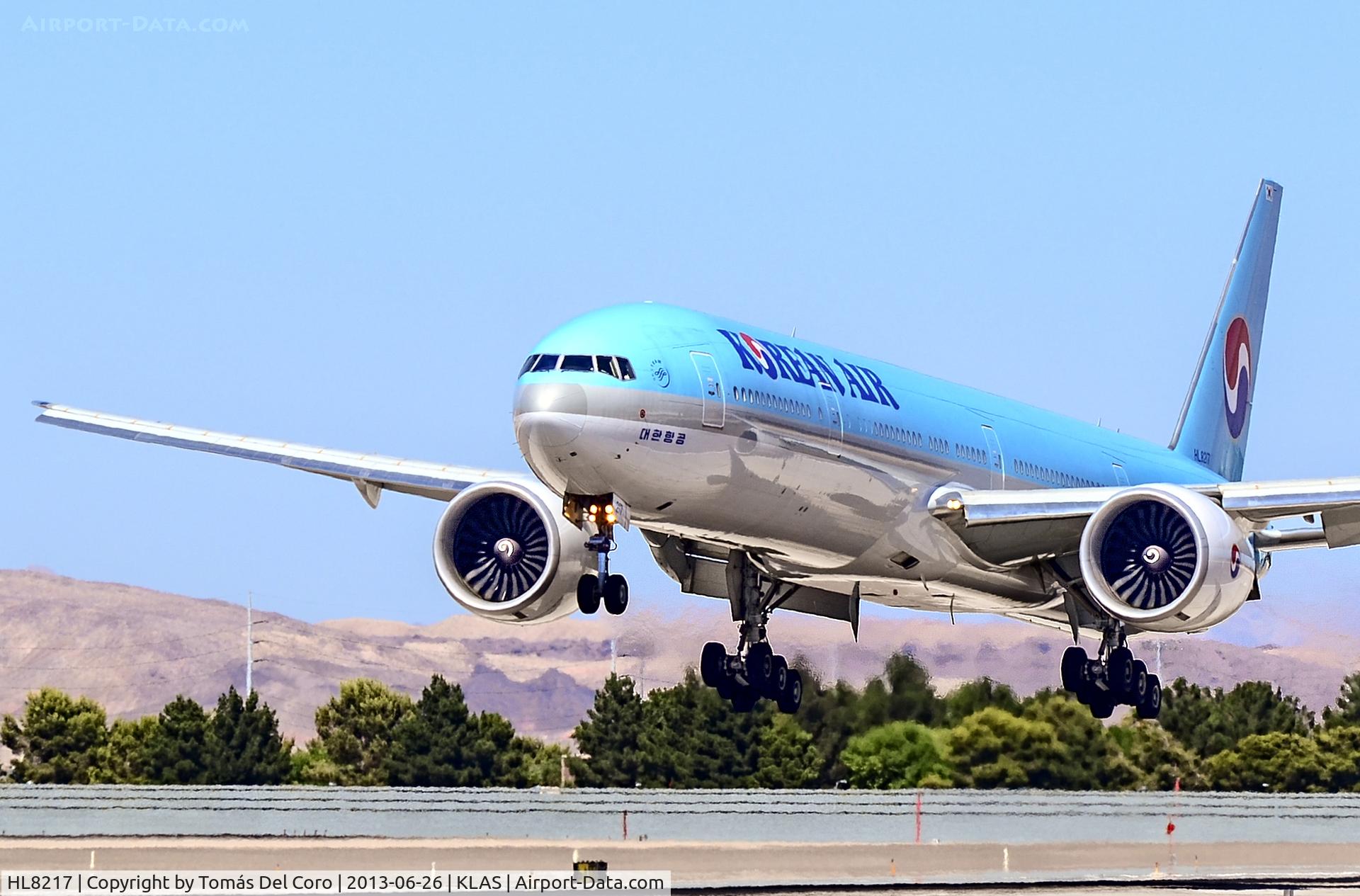 HL8217, 2011 Boeing 777-3B5/ER C/N 37648, HL8217 Korean Air Boeing 777-3B5/ER (cn 37648/938)

McCarran International Airport (KLAS)
TDelCoro
June 26, 2013