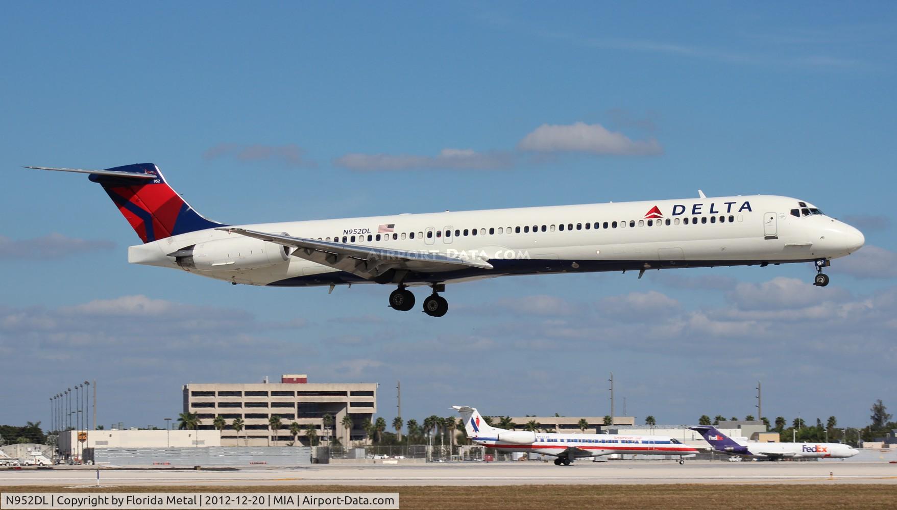 N952DL, 1990 McDonnell Douglas MD-88 C/N 49883, Delta MD-88