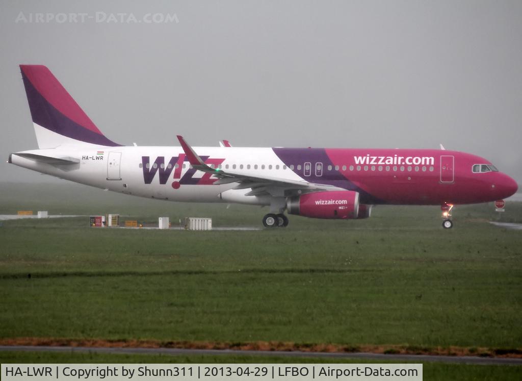 HA-LWR, 2013 Airbus A320-232 C/N 5604, Delivery day... under heavy rain :/