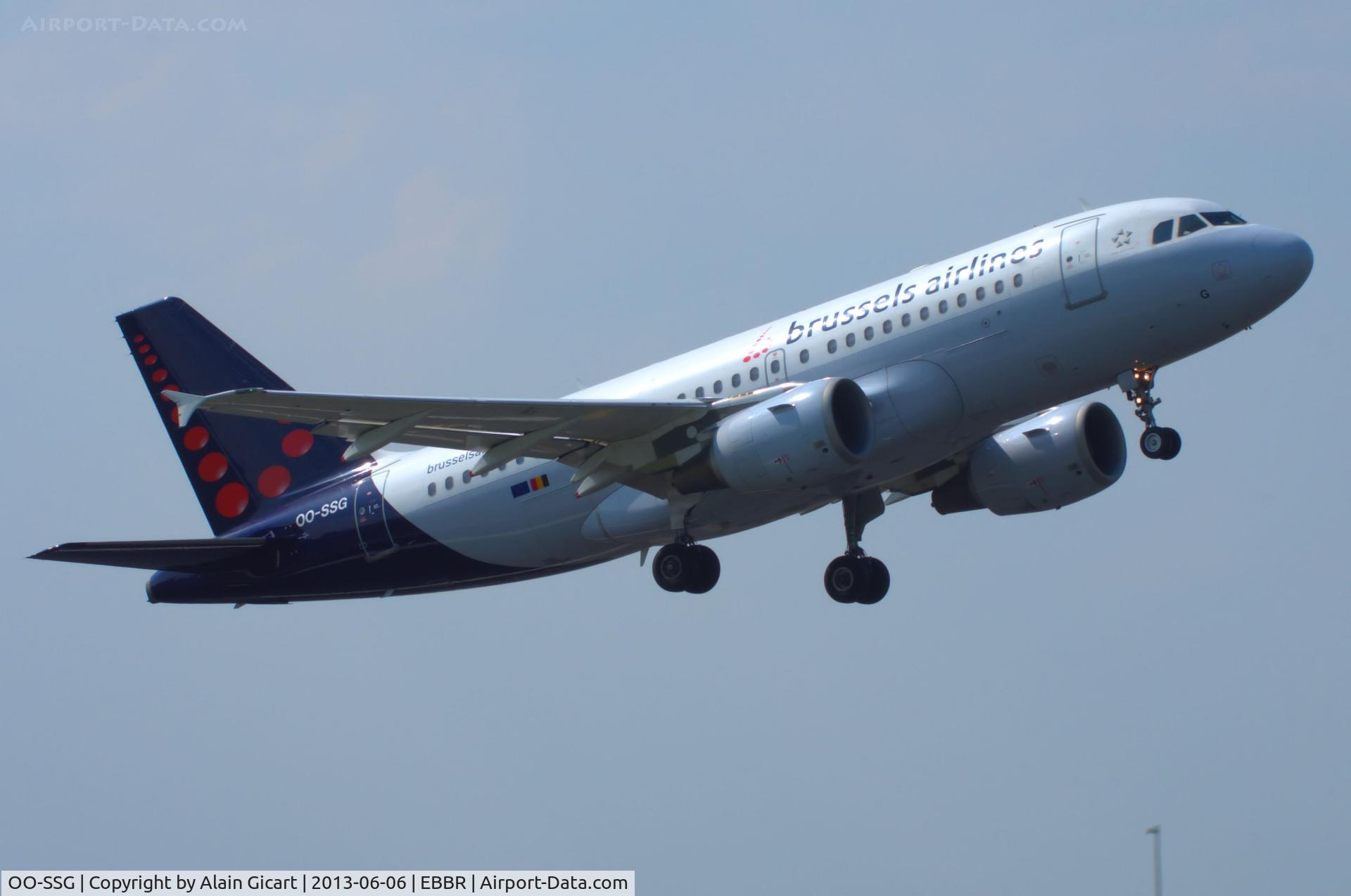 OO-SSG, 2000 Airbus A319-112 C/N 1160, Take off