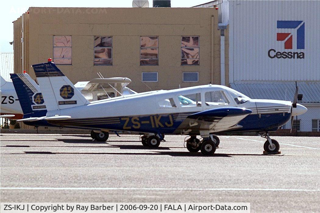 ZS-IKJ, 1972 Piper PA-28-180 Cherokee C/N 28-7105145, Piper PA-28-180 Cherokee F [28-7105145] Lanseria~ZS 20/09/2006