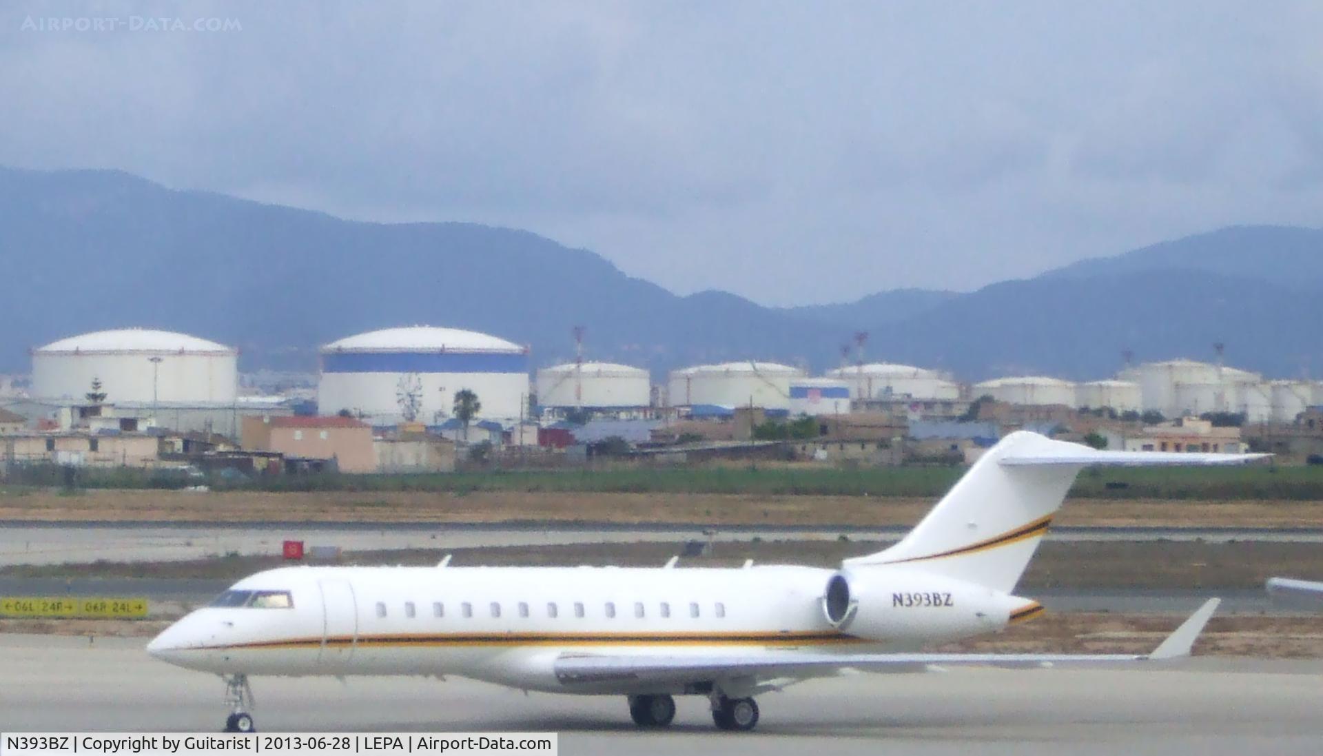 N393BZ, 1999 Bombardier BD-700-1A10 Global Express C/N 9022, Taken through the dirty windows of Terminal A at Palma