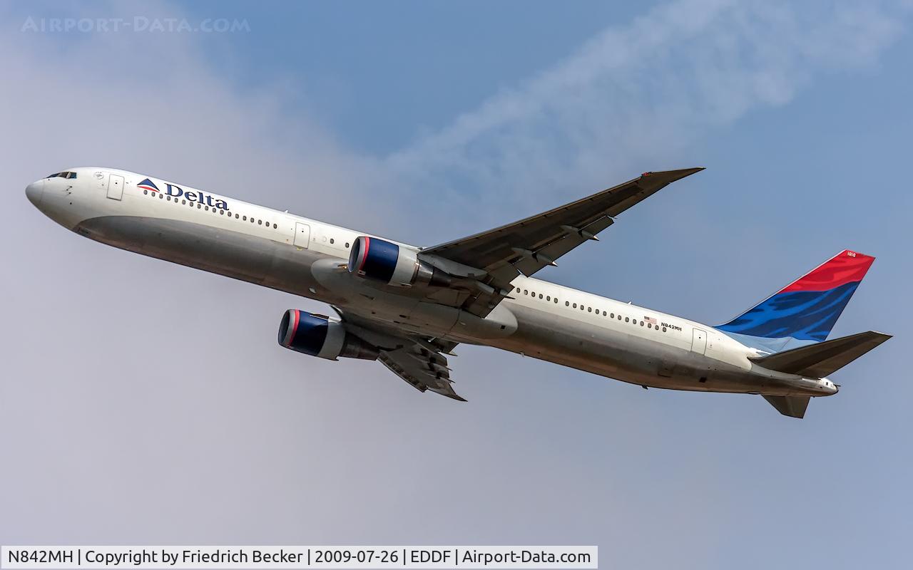 N842MH, 2001 Boeing 767-432/ER C/N 29715, departure from Frankfurt