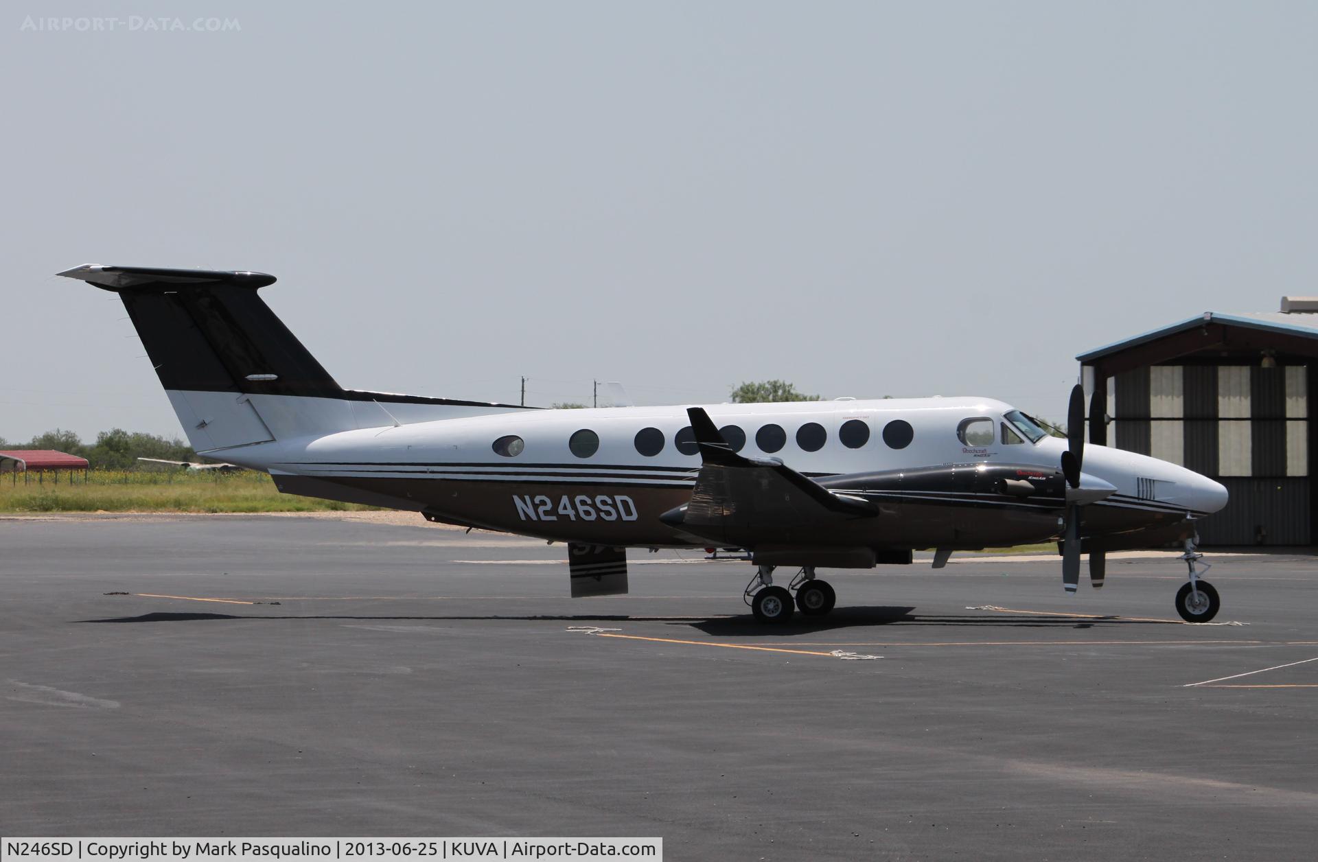 N246SD, 2005 Raytheon Aircraft Company B300 C/N FL-441, Raytheon B300