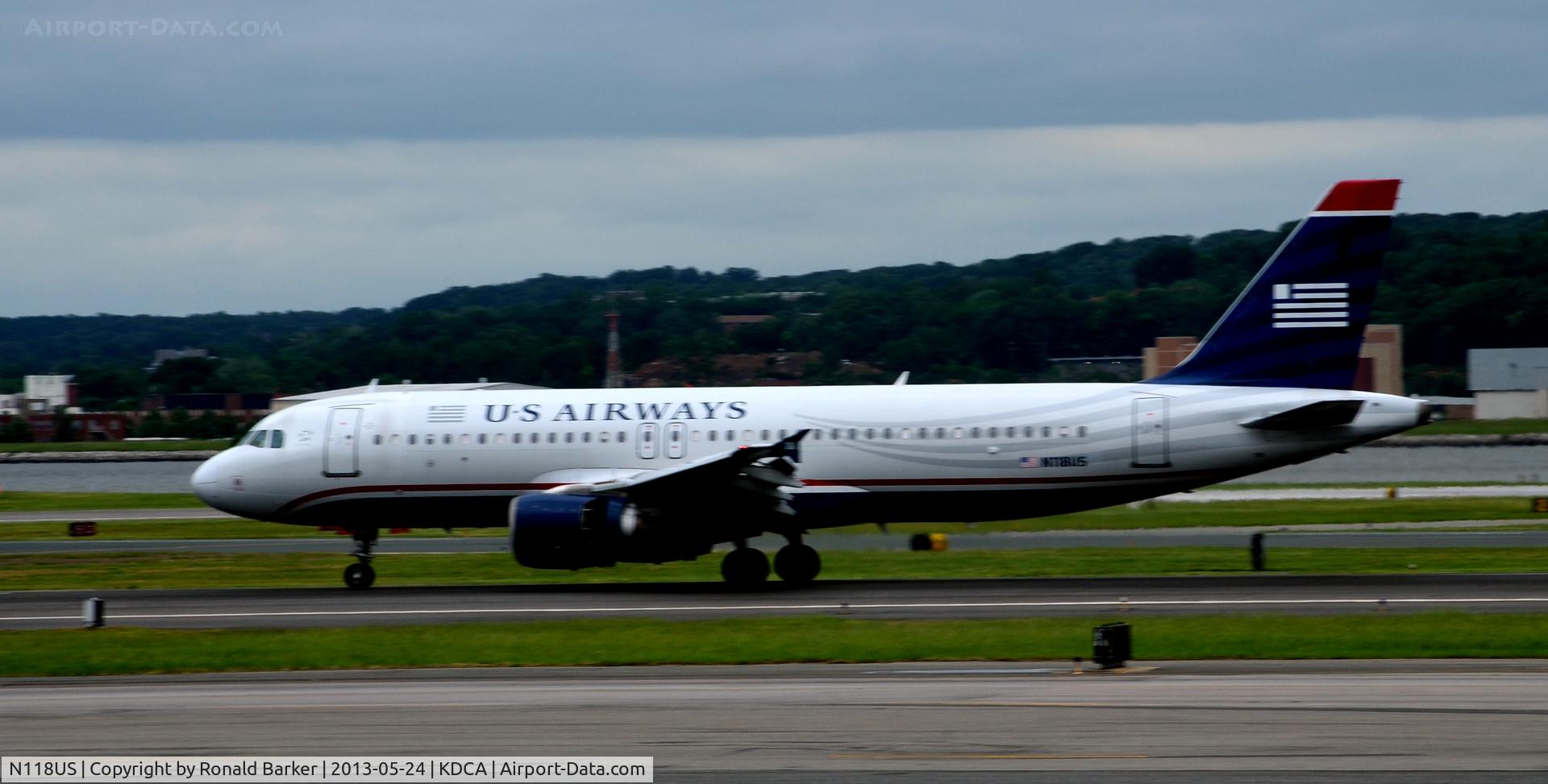 N118US, 2000 Airbus A320-214 C/N 1264, Landing roll DCA