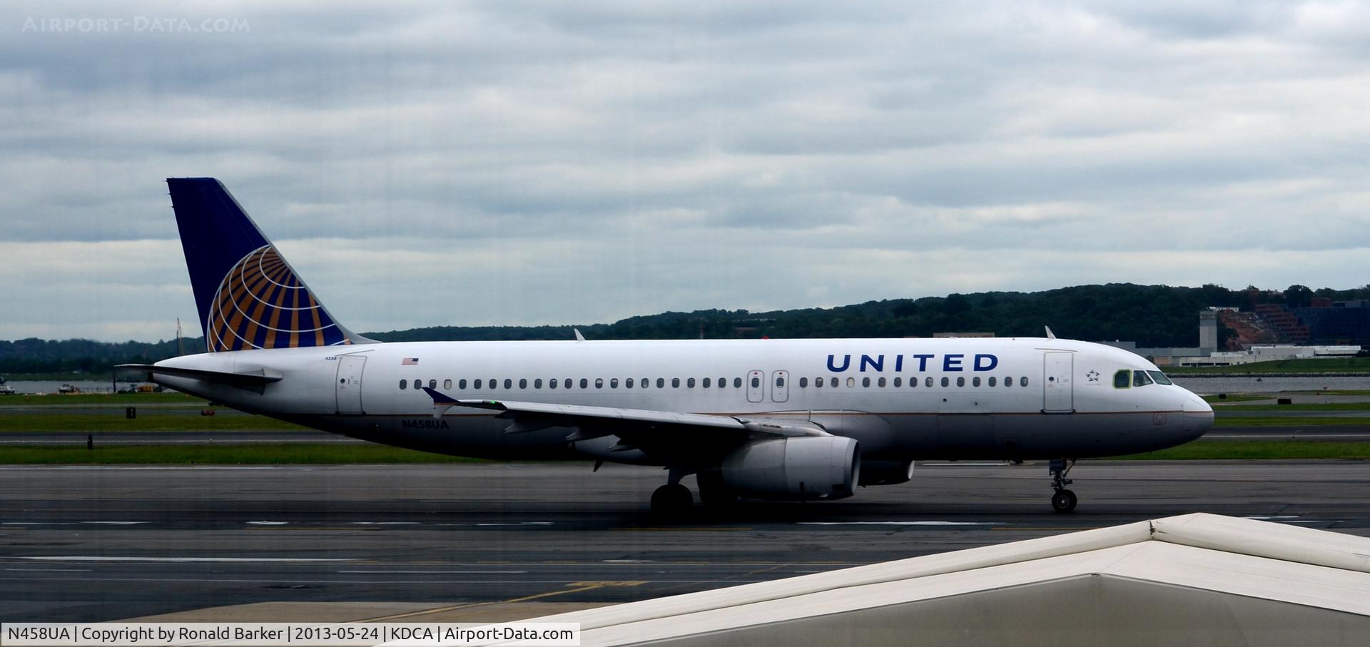 N458UA, 2000 Airbus A320-232 C/N 1163, Taxi DCA