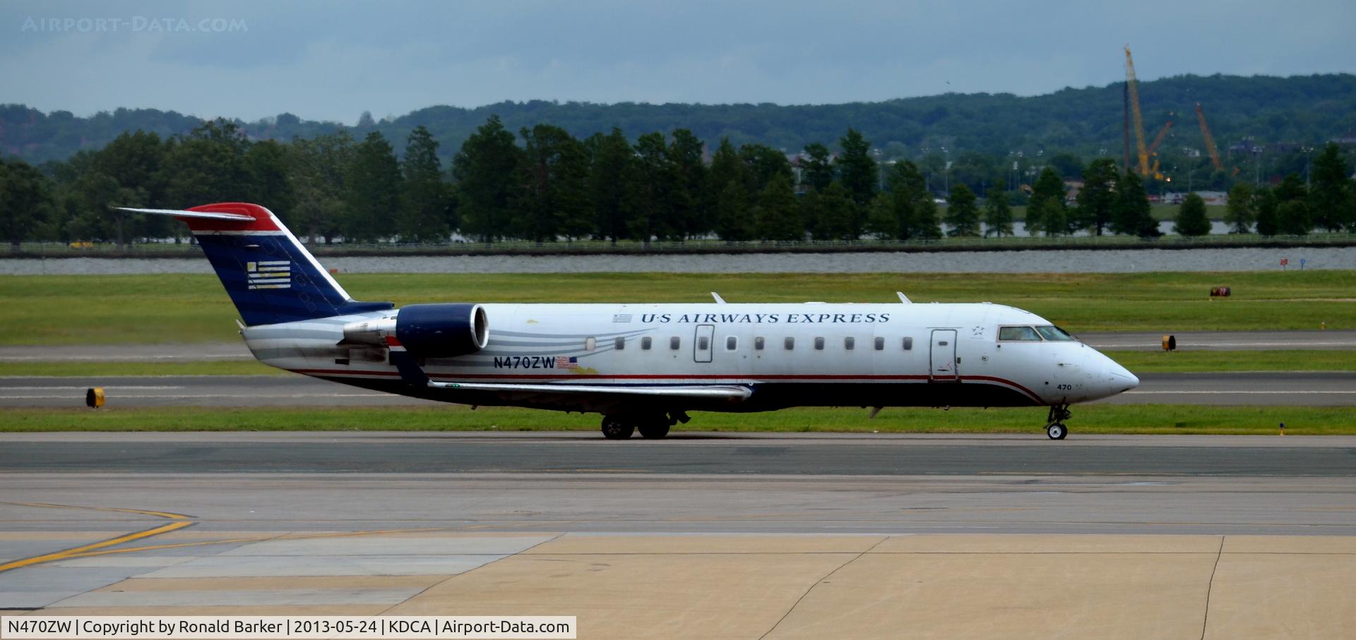 N470ZW, 2004 Bombardier CRJ-200LR (CL-600-2B19) C/N 7927, Taxi DCA
