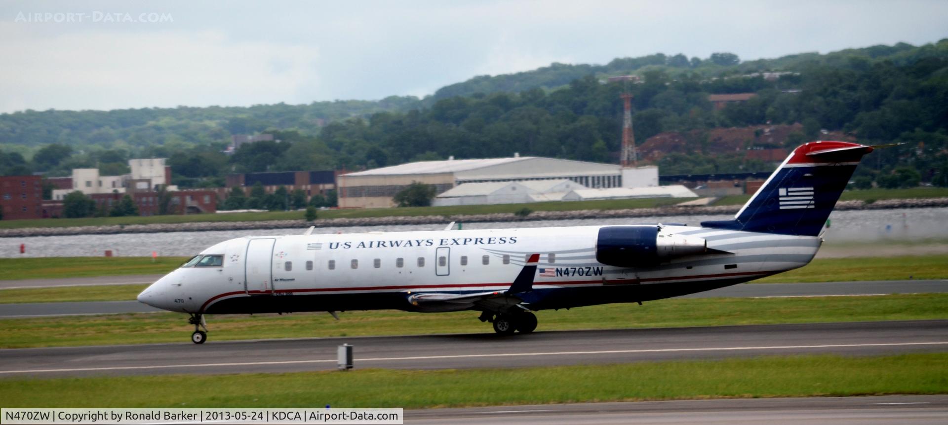 N470ZW, 2004 Bombardier CRJ-200LR (CL-600-2B19) C/N 7927, Takeoff DCA