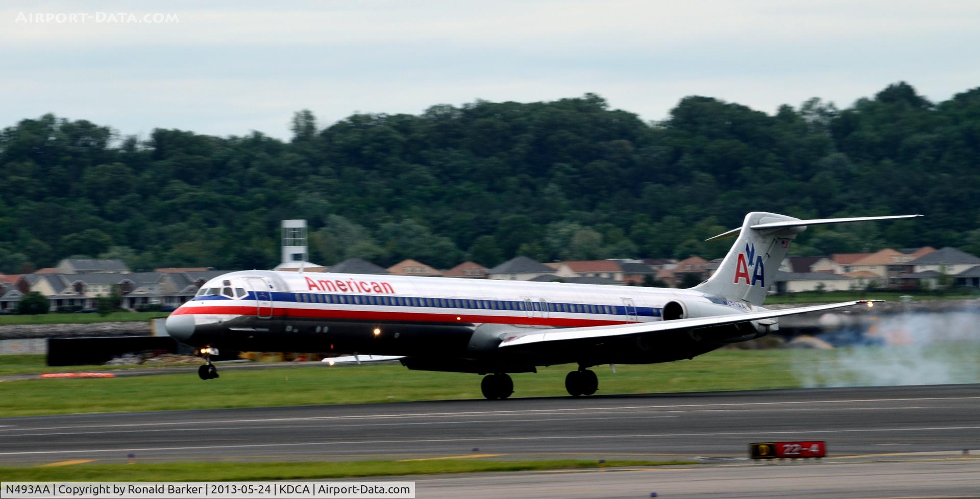 N493AA, 1989 McDonnell Douglas MD-82 (DC-9-82) C/N 49731, Landing DCA