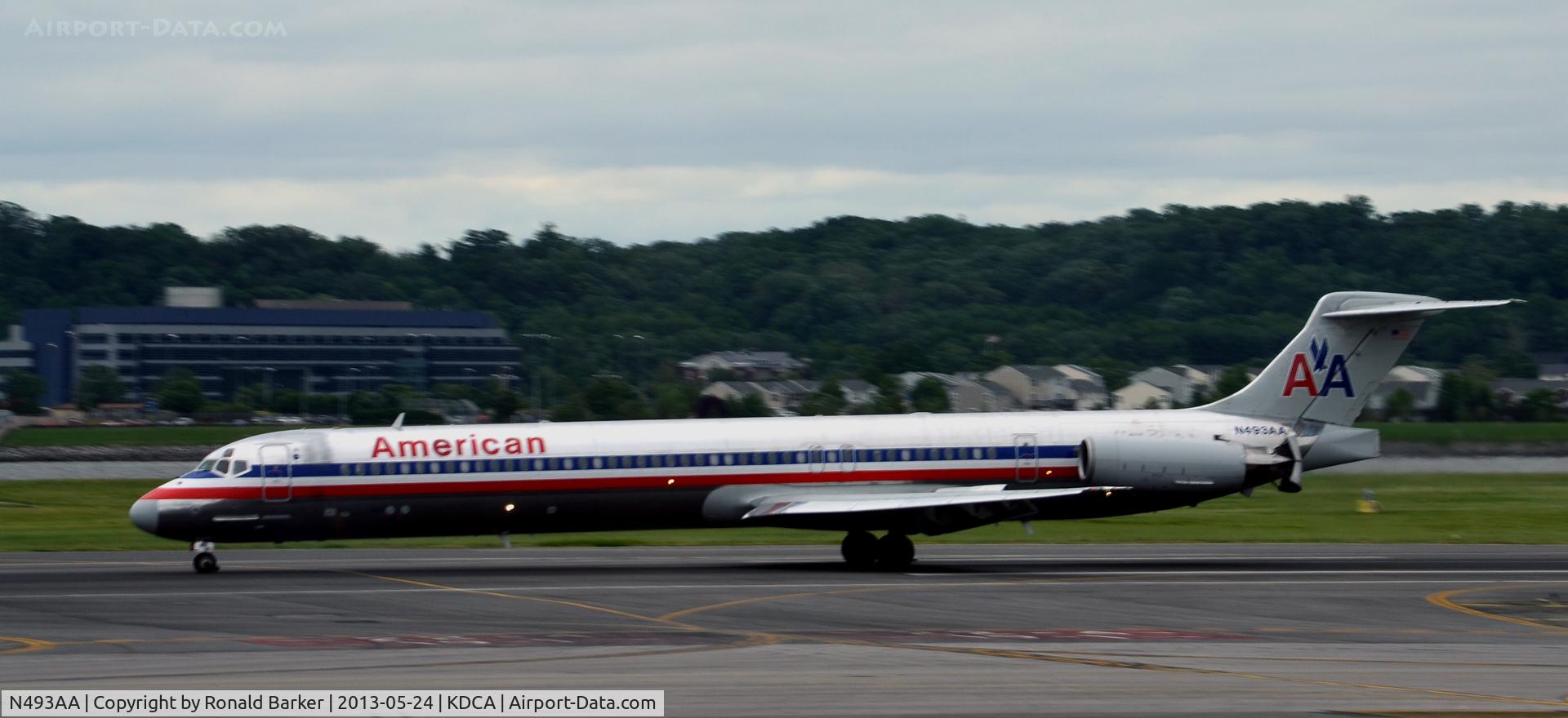 N493AA, 1989 McDonnell Douglas MD-82 (DC-9-82) C/N 49731, Landing roll DCA  check the thrust reversers