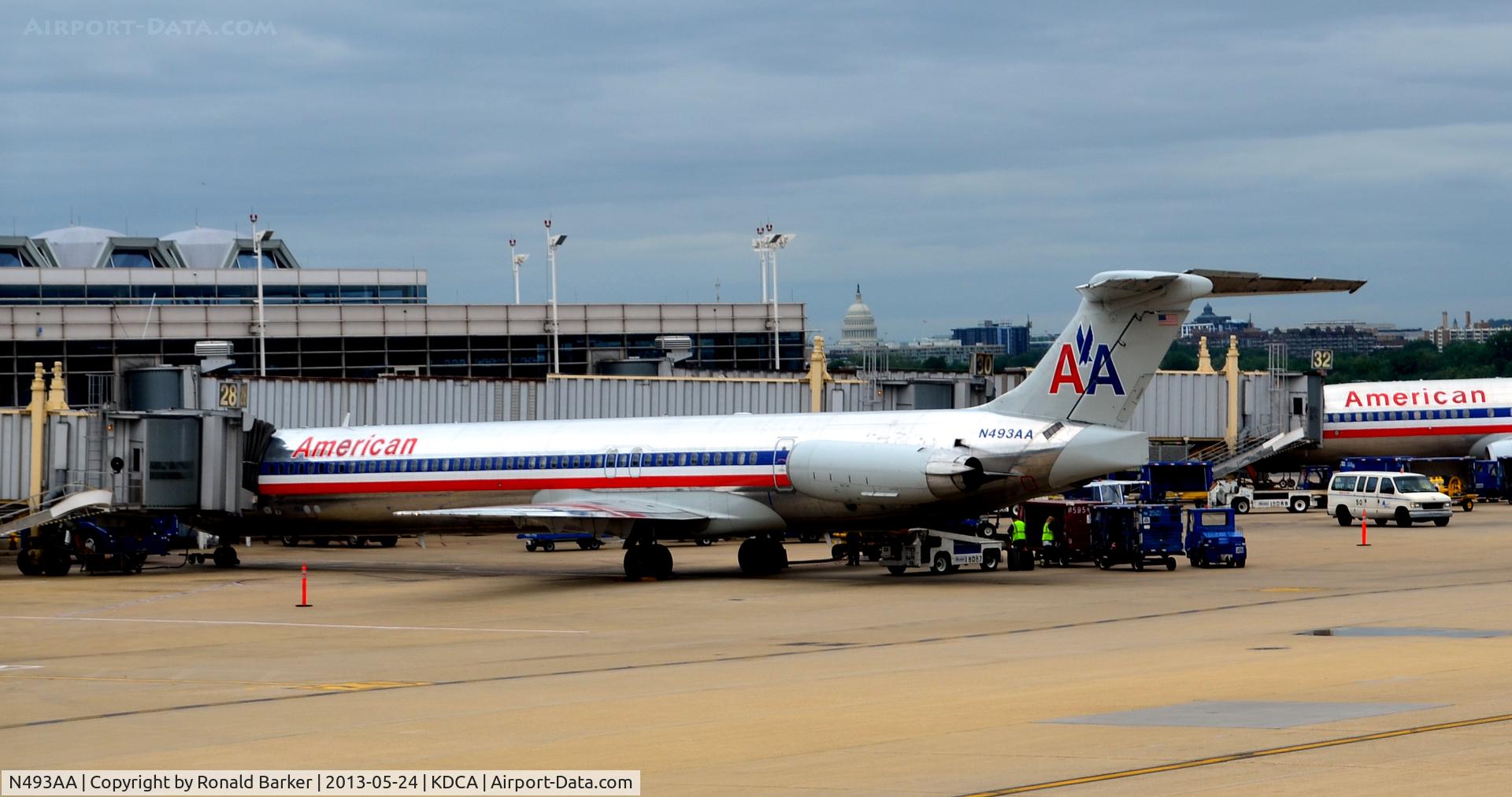 N493AA, 1989 McDonnell Douglas MD-82 (DC-9-82) C/N 49731, Gate 28 DCA