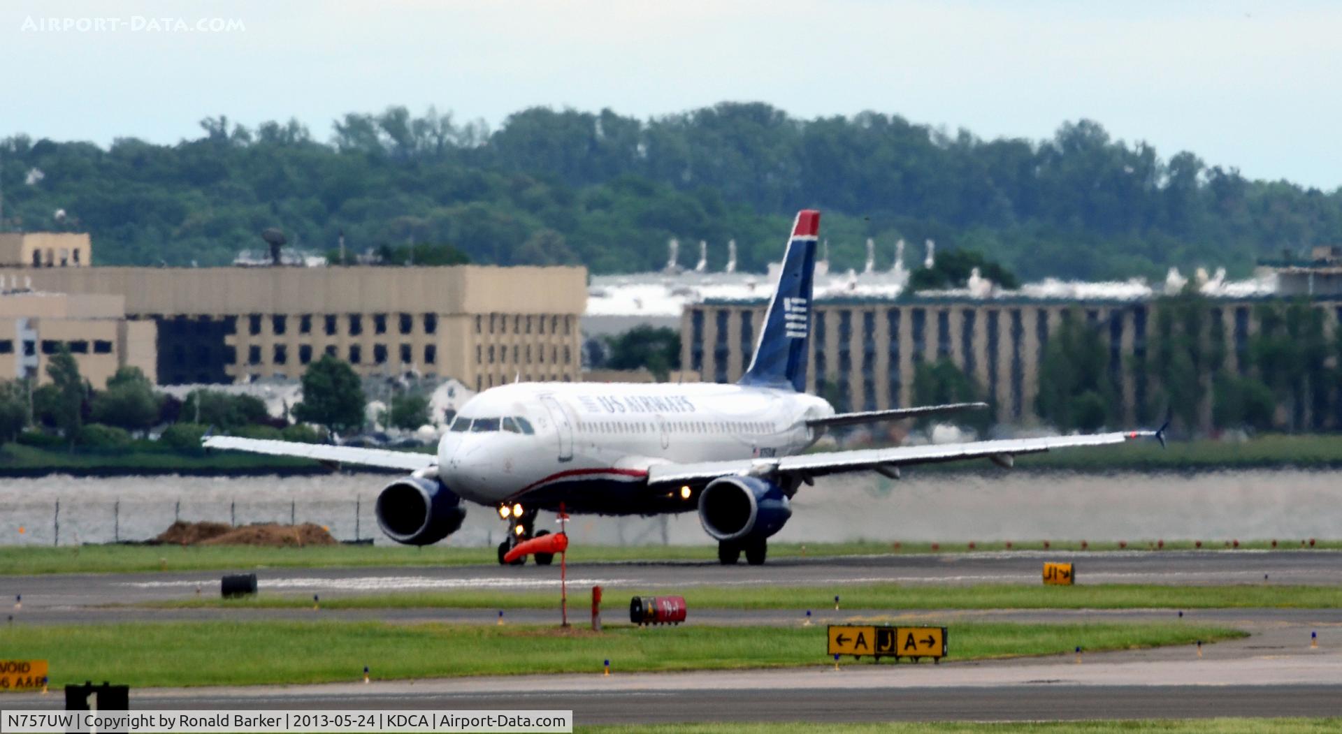 N757UW, 2000 Airbus A319-112 C/N 1342, Takeoff DCA