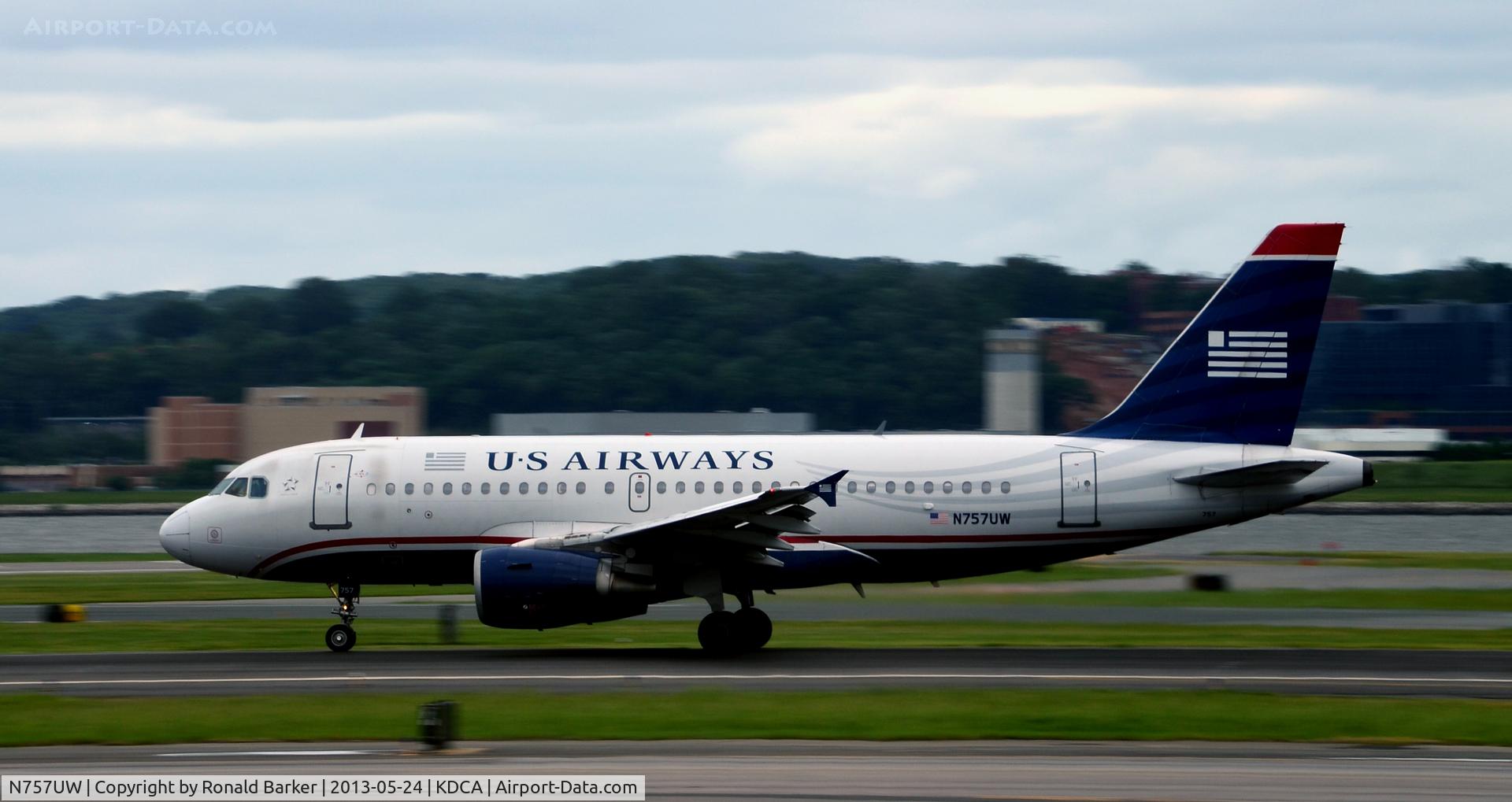 N757UW, 2000 Airbus A319-112 C/N 1342, Takeoff DCA