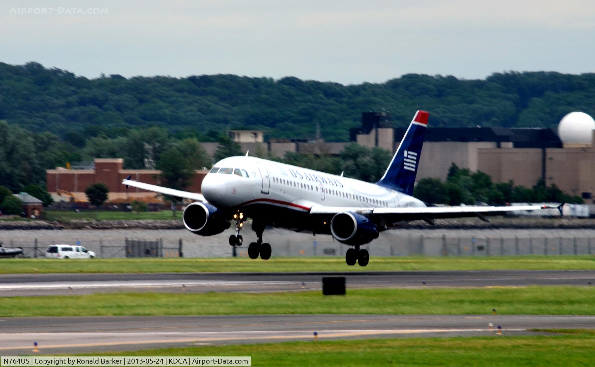 N764US, 2000 Airbus A319-112 C/N 1369, Approach to DCA
