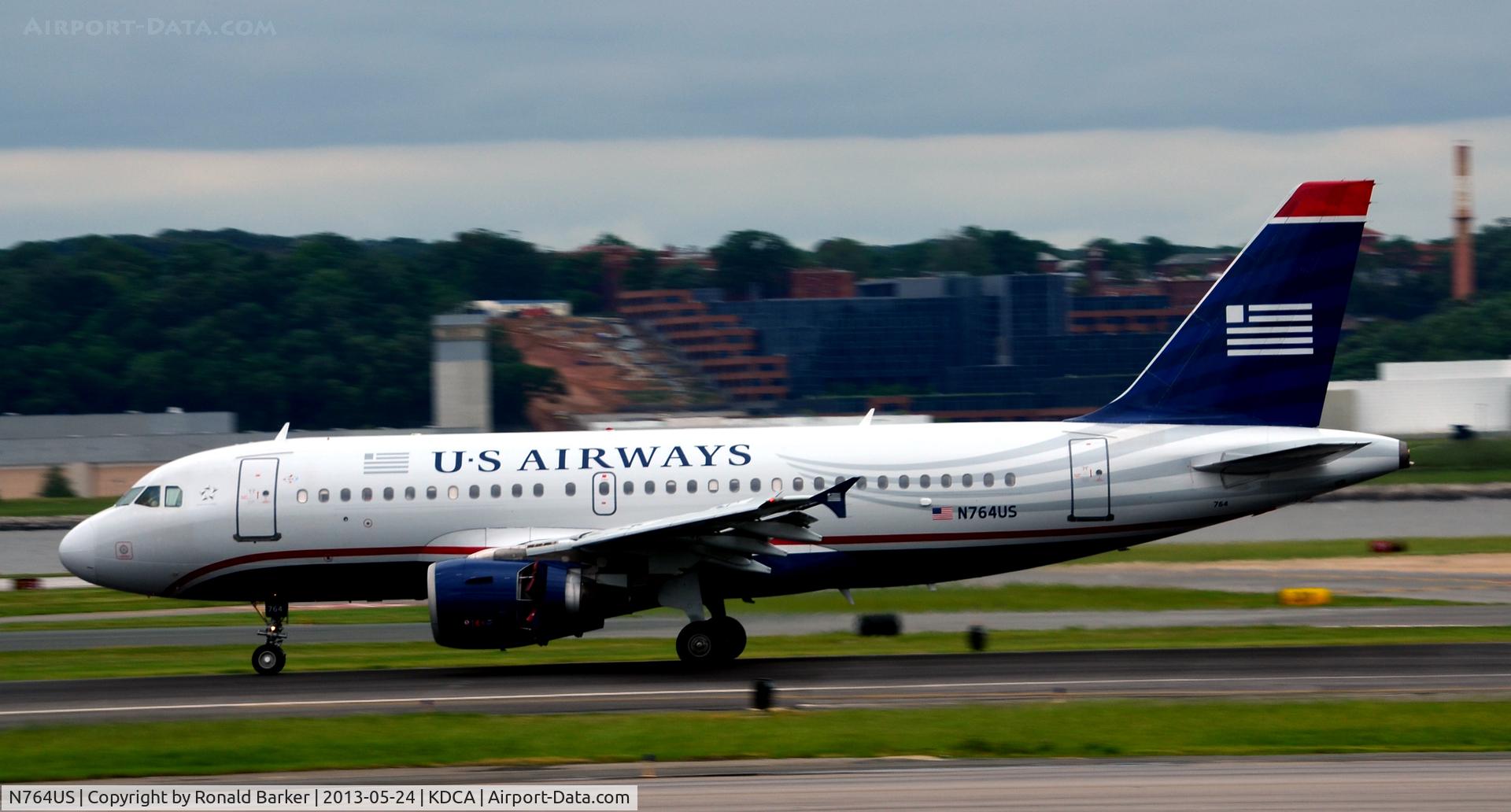 N764US, 2000 Airbus A319-112 C/N 1369, Landing DCA