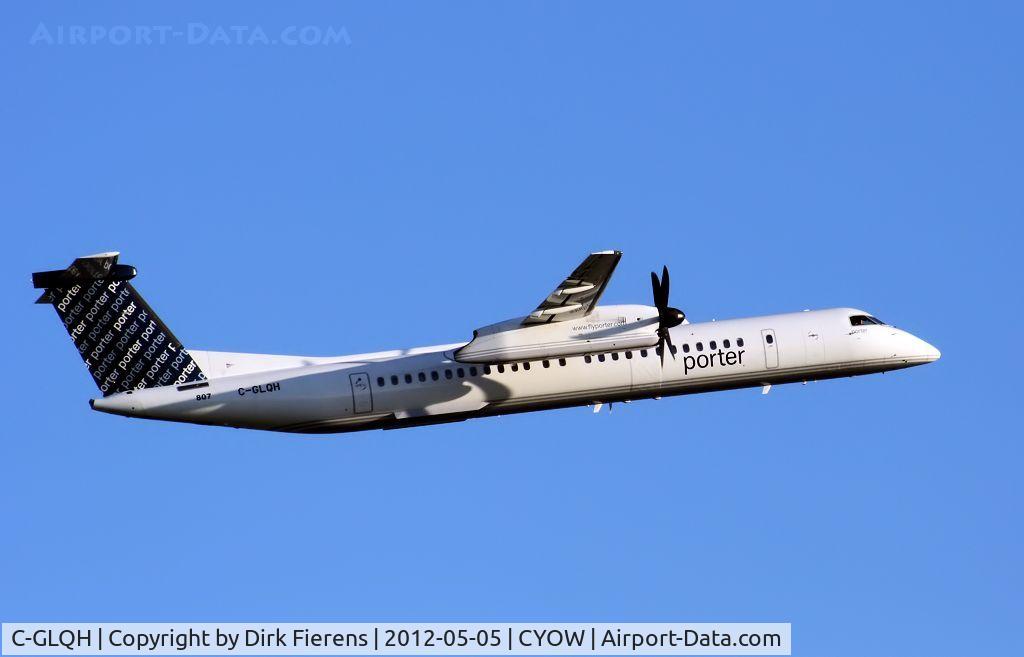 C-GLQH, 2008 De Havilland Canada DHC-8-402Q Dash 8 C/N 4225, Lifting off grom rwy 7.