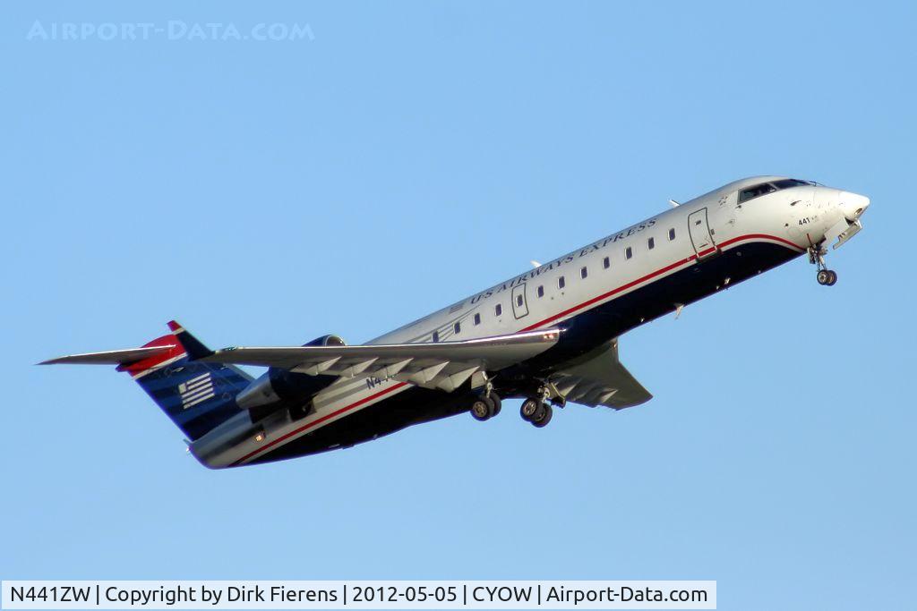 N441ZW, 2003 Bombardier CRJ-200LR (CL-600-2B19) C/N 7777, Departing from rwy 7.