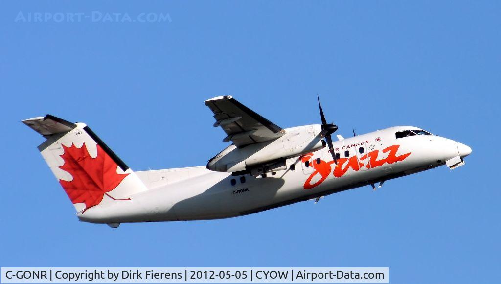 C-GONR, 1988 De Havilland Canada DHC-8-102 Dash 8 C/N 109, Leaving from rwy 7