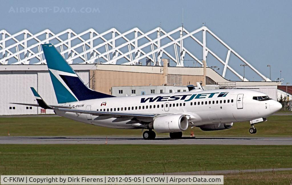 C-FKIW, 2011 Boeing 737-7CT C/N 37955, Leaving Ottawa from rwy 7