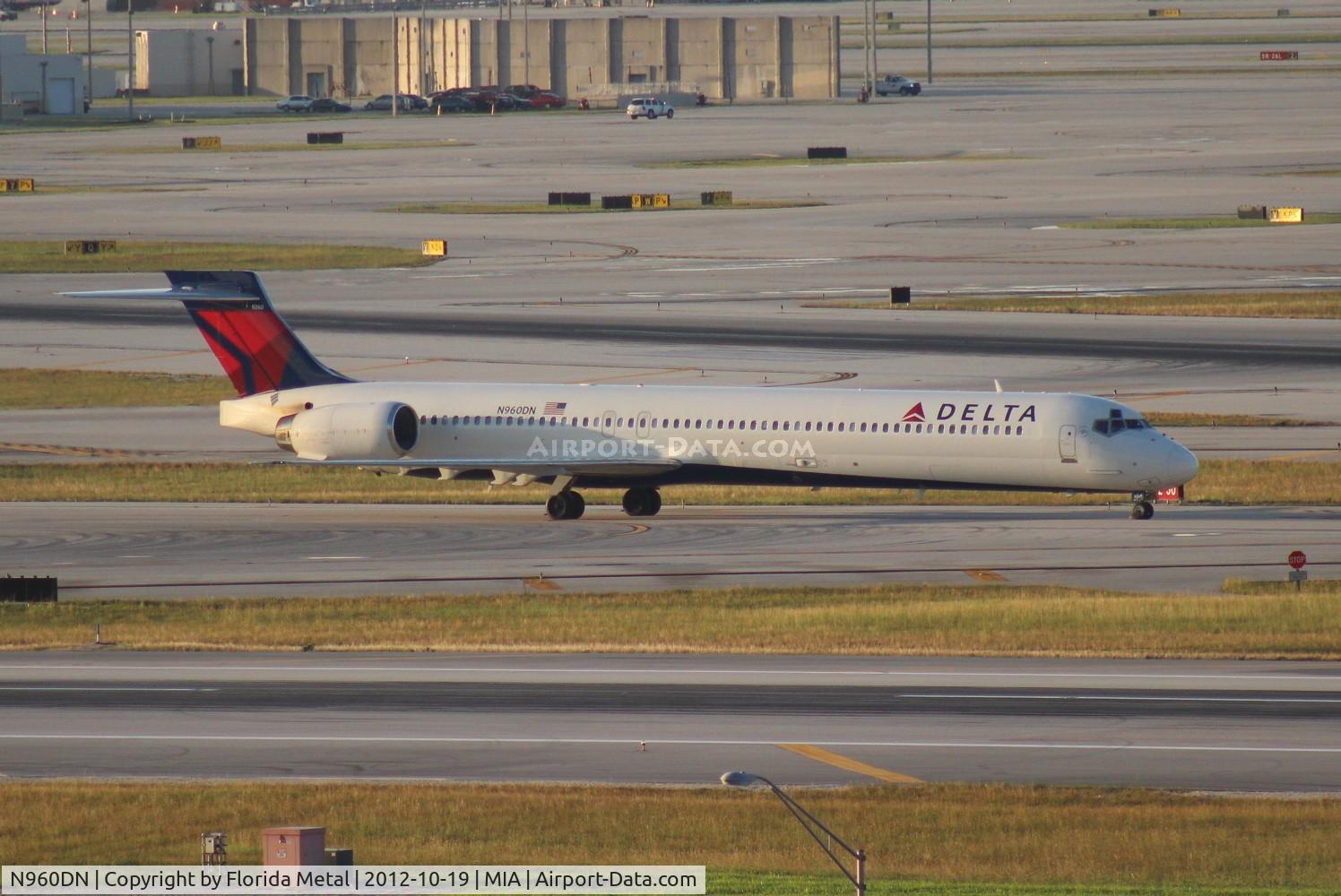 N960DN, 1998 McDonnell Douglas MD-90-30 C/N 53530, Delta MD-90