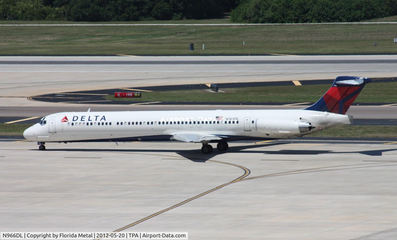 N966DL, 1990 McDonnell Douglas MD-88 C/N 53115, Delta MD-88