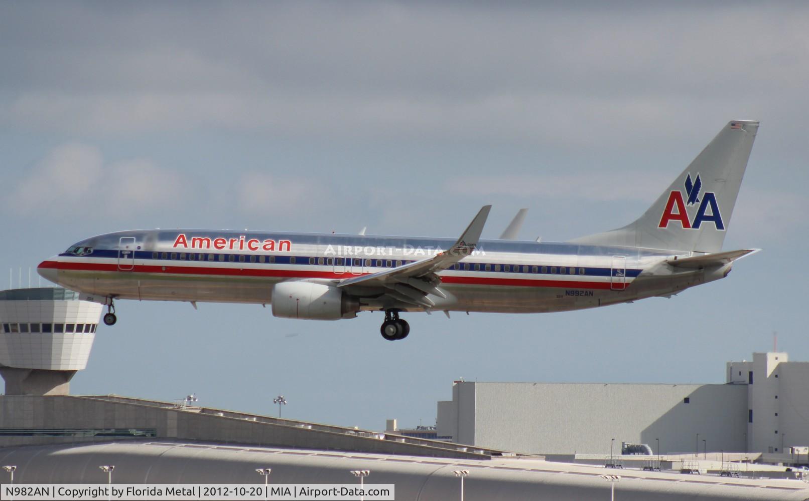 N982AN, 2009 Boeing 737-823 C/N 31067, American 737-800
