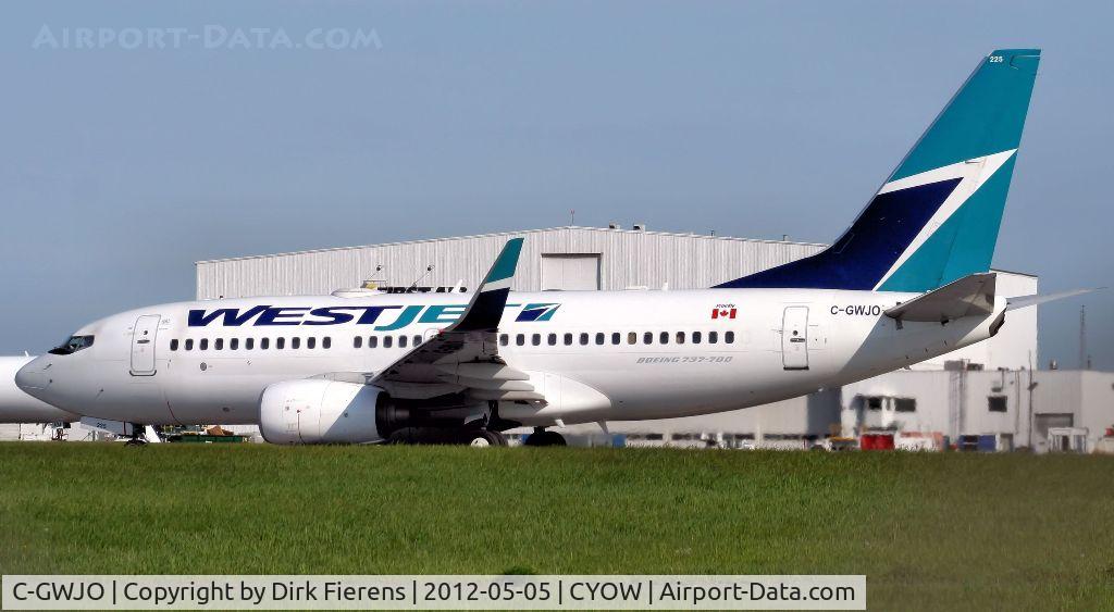 C-GWJO, 2004 Boeing 737-7CT C/N 33969, Beginning it's takeoff run.
