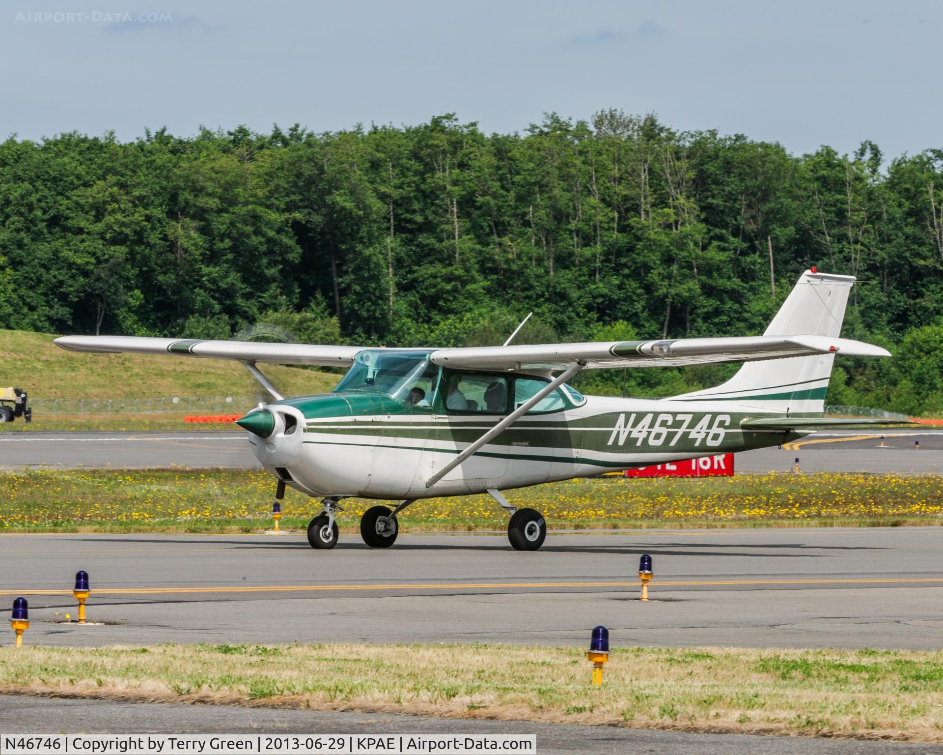 N46746, 1968 Cessna 172K Skyhawk C/N 17257466, 34R @ KPAE