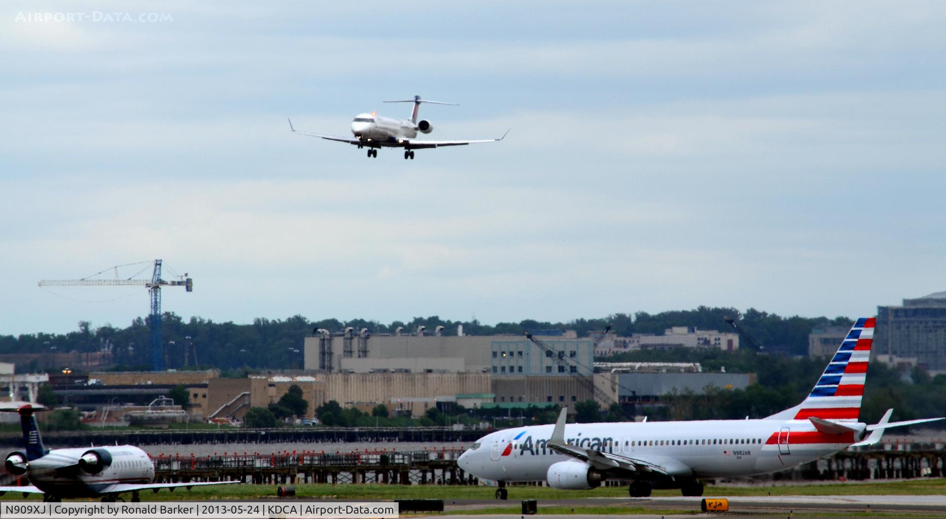 N909XJ, 2007 Bombardier CRJ-900ER (CL-600-2D24) C/N 15141, Approach to DCA
