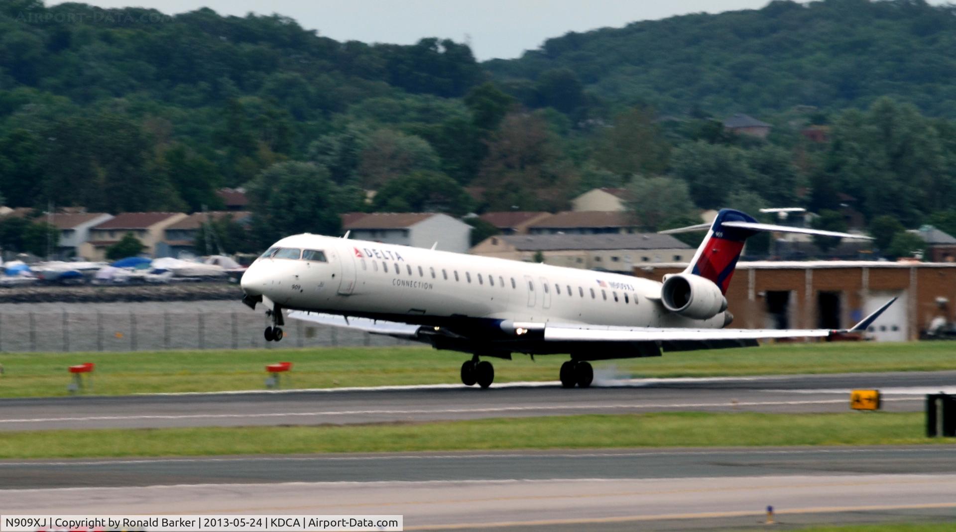 N909XJ, 2007 Bombardier CRJ-900ER (CL-600-2D24) C/N 15141, Landing DCA