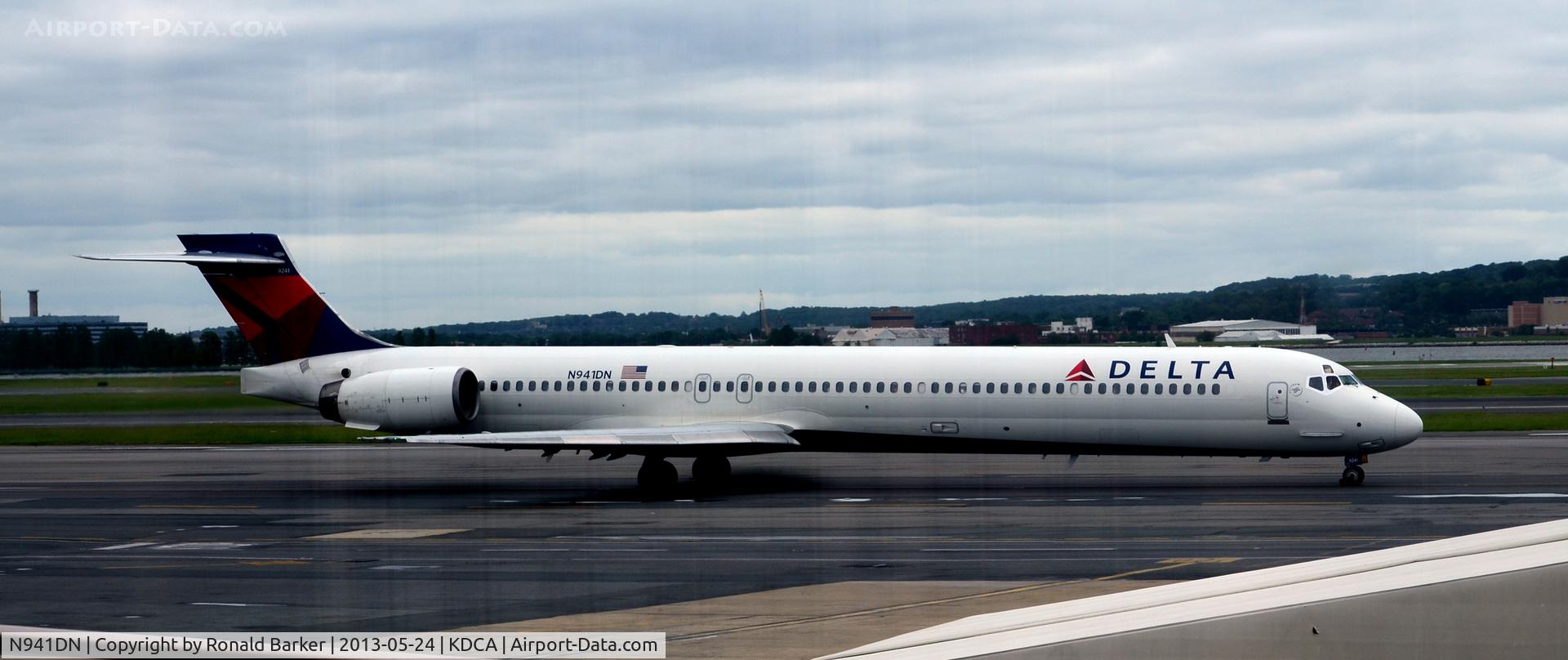 N941DN, 1997 McDonnell Douglas MD-90-30 C/N 53555, Taxi DCA