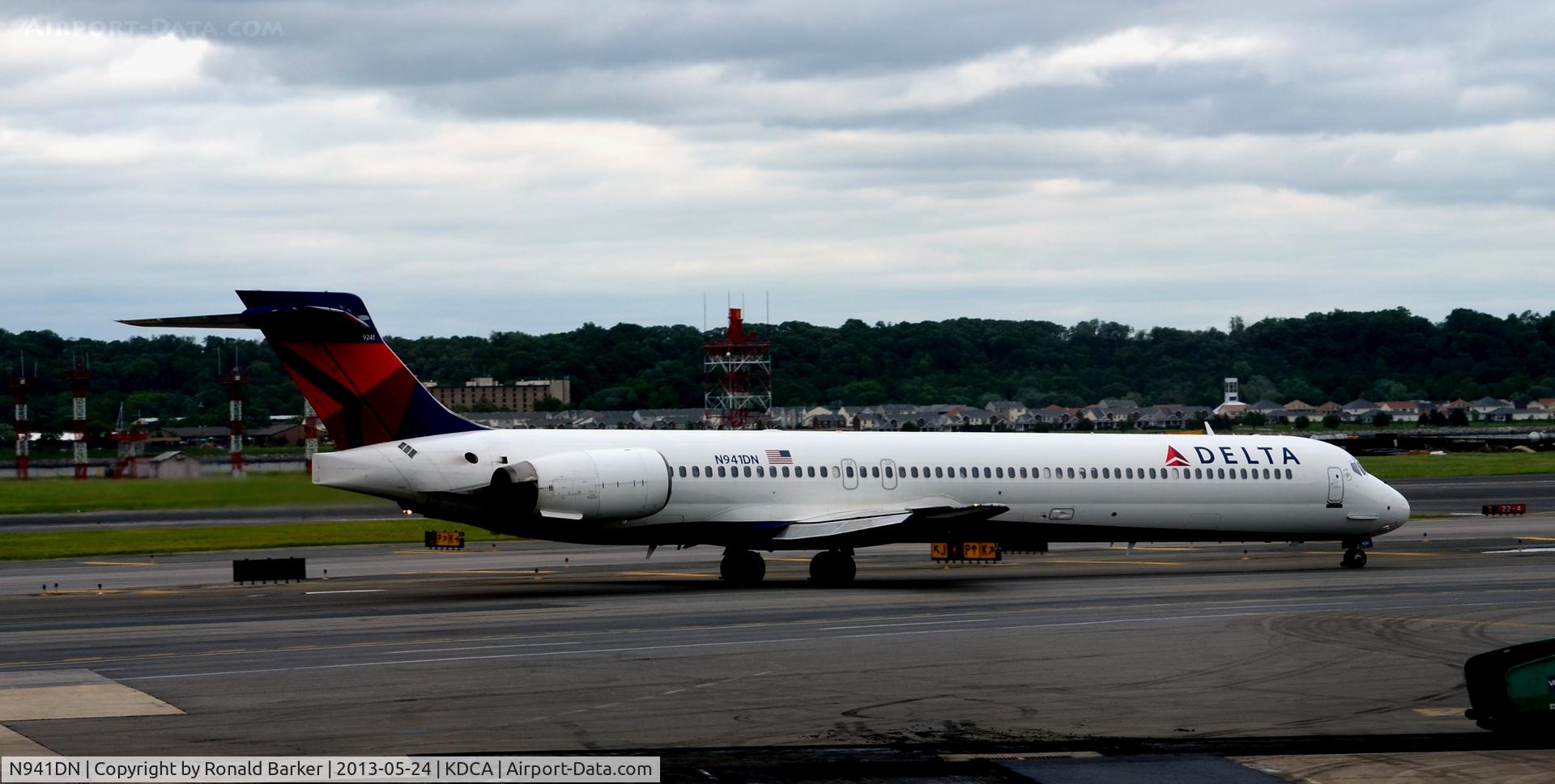 N941DN, 1997 McDonnell Douglas MD-90-30 C/N 53555, Taxi DCA