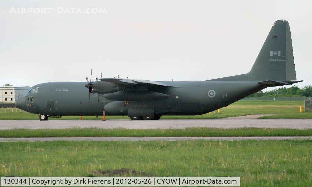 130344, Lockheed CC-130H-30 Hercules C/N 382-5320, Parked beside the Canadian Reception Hanger