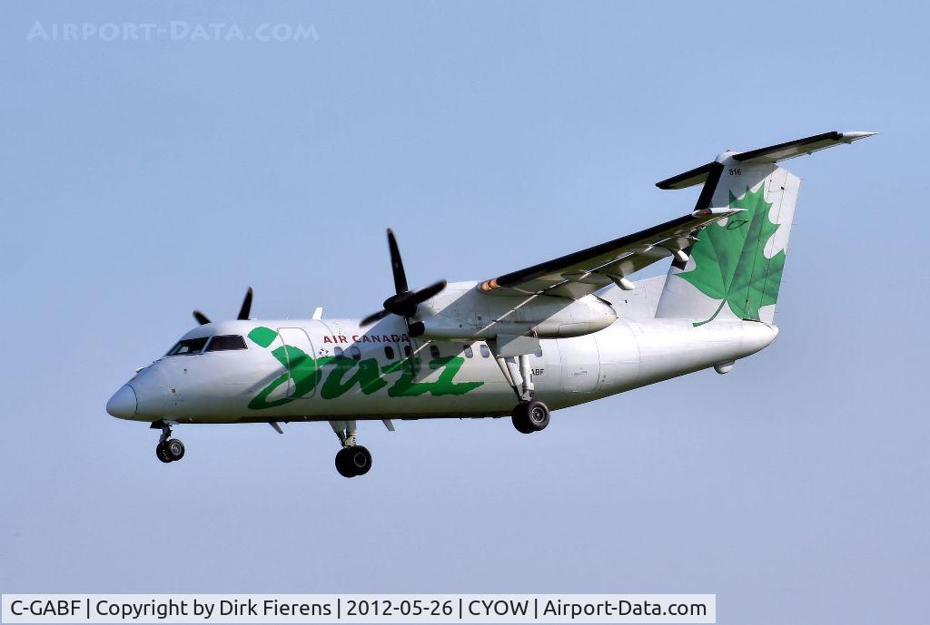 C-GABF, 1986 De Havilland Canada DHC-8-102 Dash 8 C/N 025, Approaching rwy 25